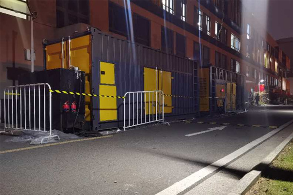 柏乡柴油发电机组的输出电压是如何调节的？