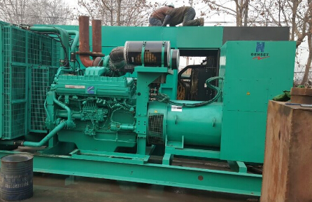 柏乡发电机组如何判断水冷式机油散热器内部是否需要清洗？